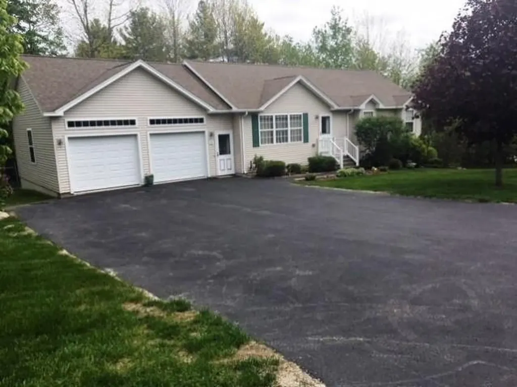15 East Grandview Drive Sidney ME 04330