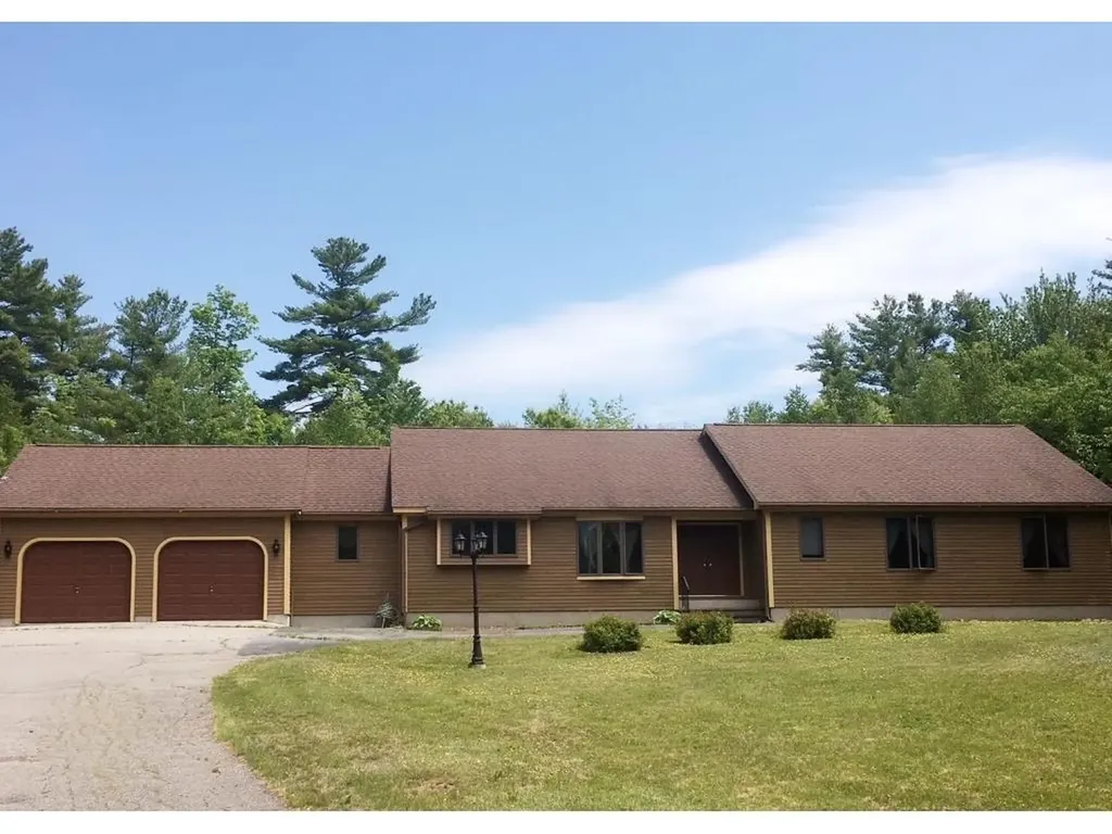 24 Carriage Trail Drive Farmingdale ME 04344