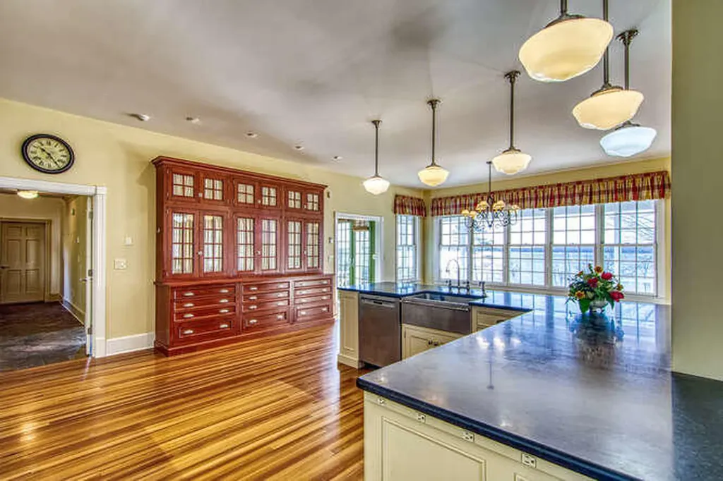 516 Reach Road Sedgwick ME 04673
