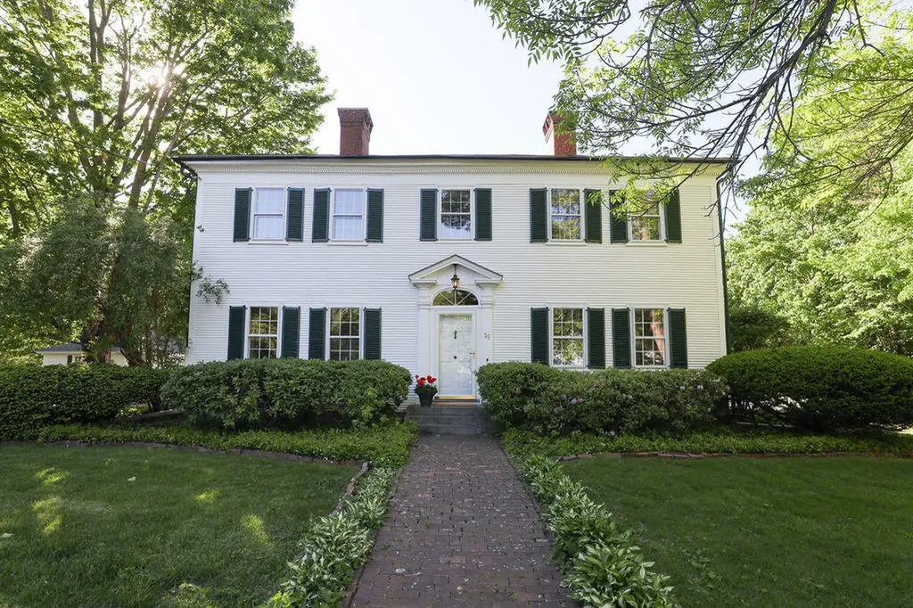 35 Pleasant Street Kennebunk ME 04043