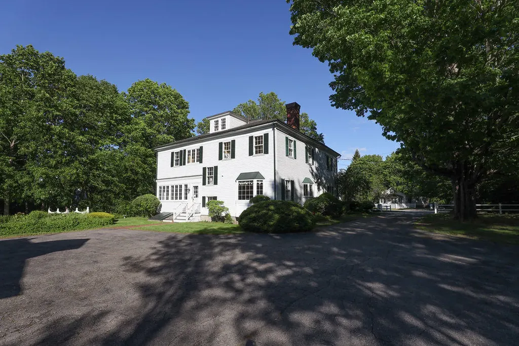 35 Pleasant Street Kennebunk ME 04043
