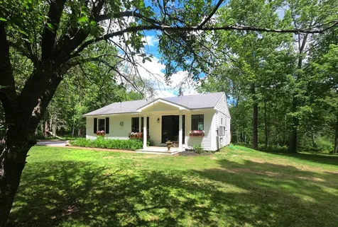 541 Camden Road Hope ME 04847
