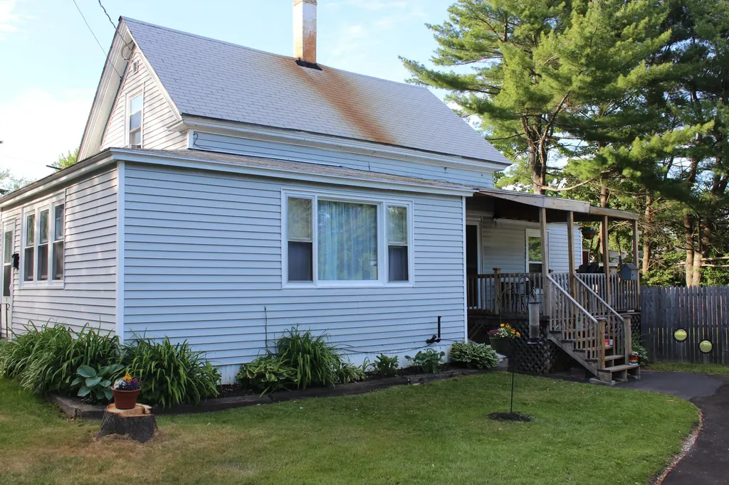 15 Spring Street Lisbon ME 04250