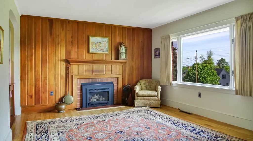 11 Mayflower Road Hallowell ME 04347