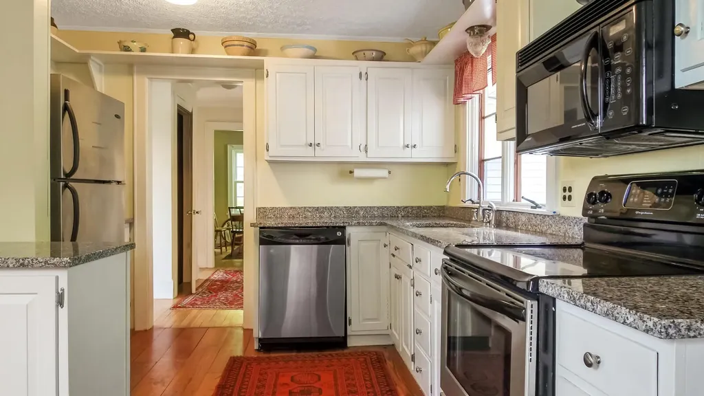 11 Mayflower Road Hallowell ME 04347