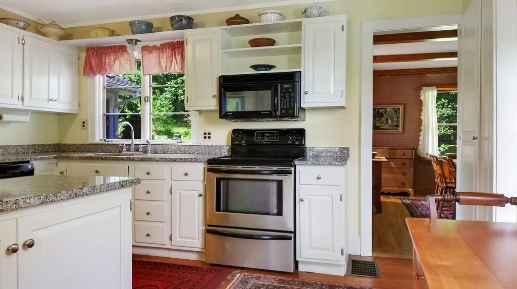 11 Mayflower Road Hallowell ME 04347