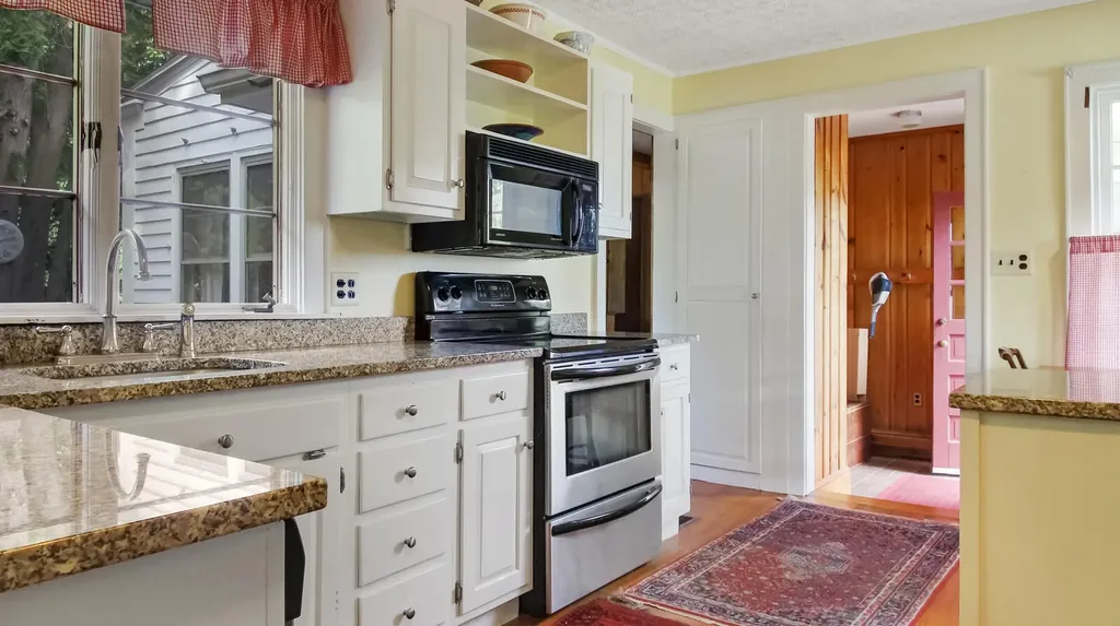 11 Mayflower Road Hallowell ME 04347