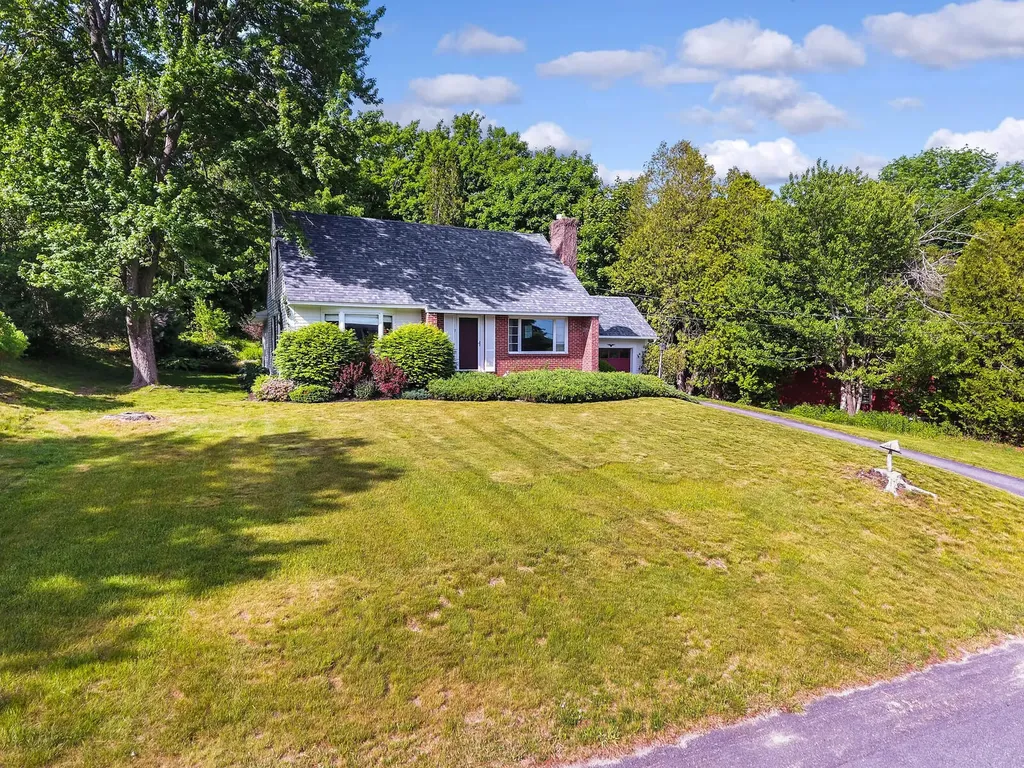 11 Mayflower Road Hallowell ME 04347