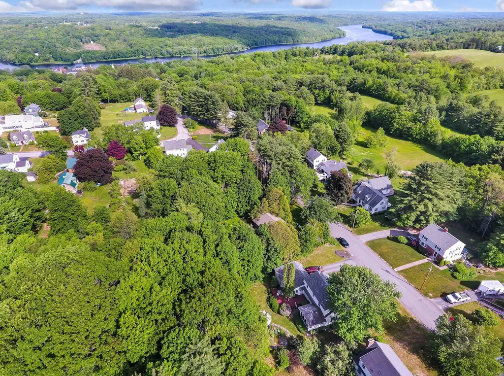 11 Mayflower Road Hallowell ME 04347