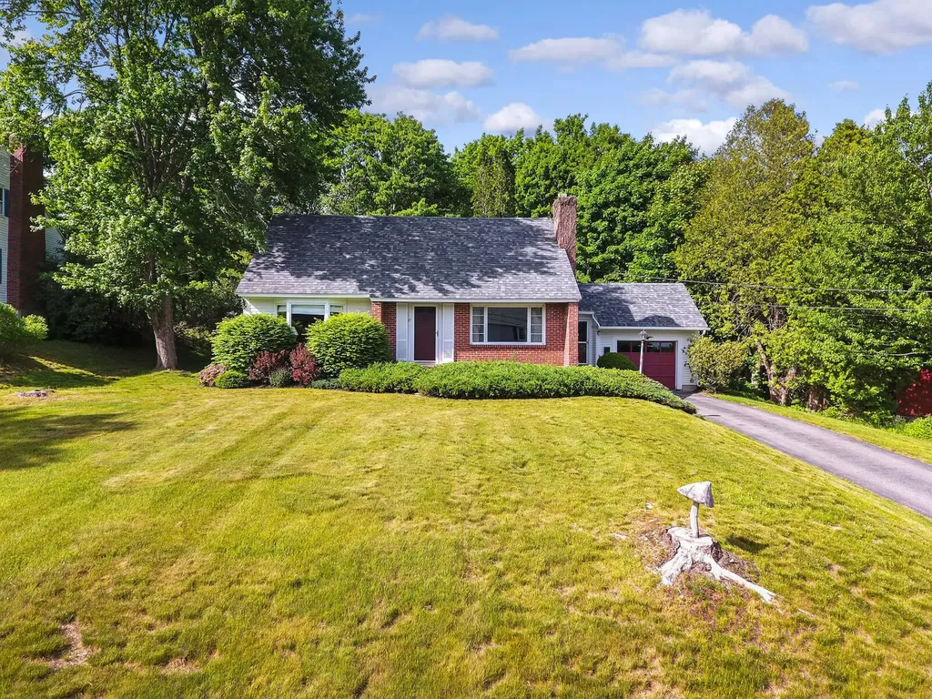 11 Mayflower Road Hallowell ME 04347
