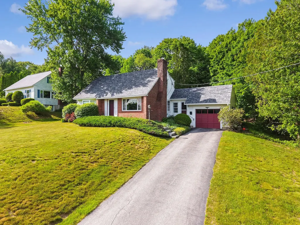 11 Mayflower Road Hallowell ME 04347