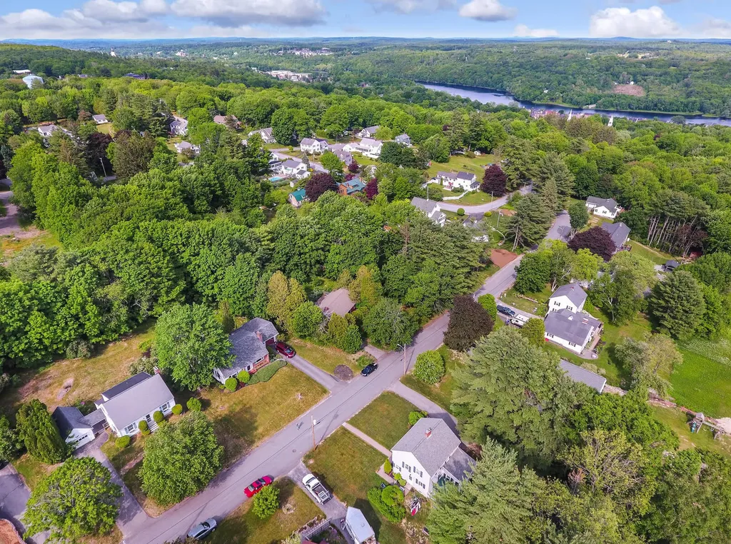 11 Mayflower Road Hallowell ME 04347