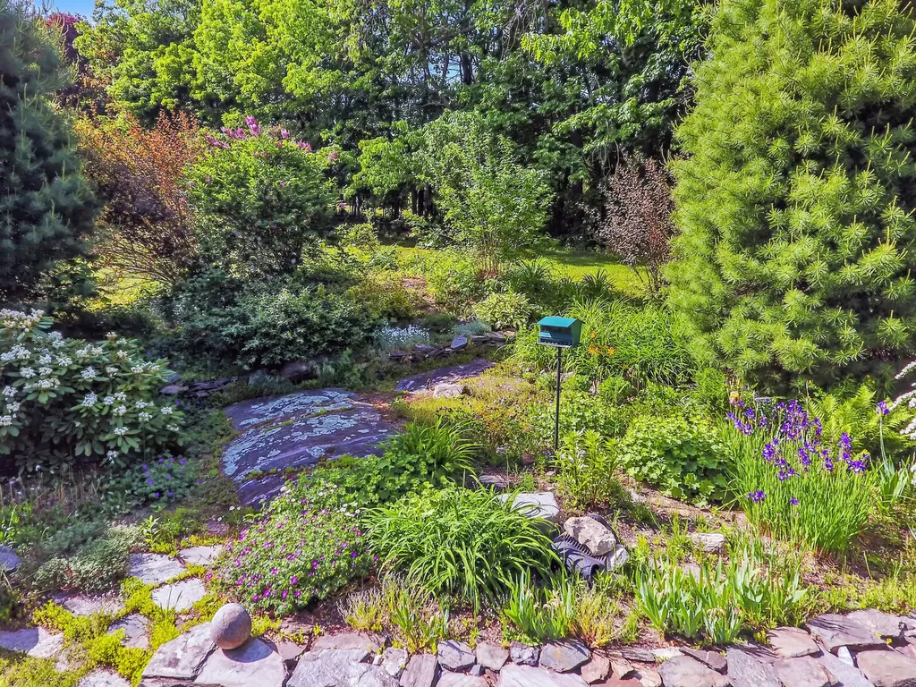 11 Mayflower Road Hallowell ME 04347