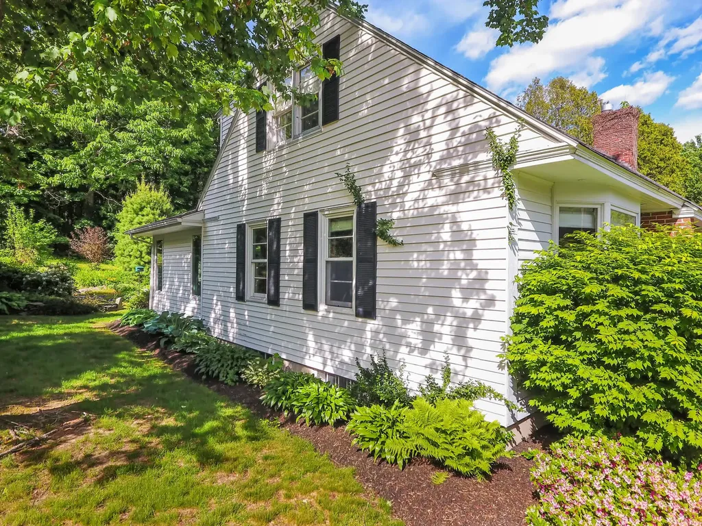 11 Mayflower Road Hallowell ME 04347