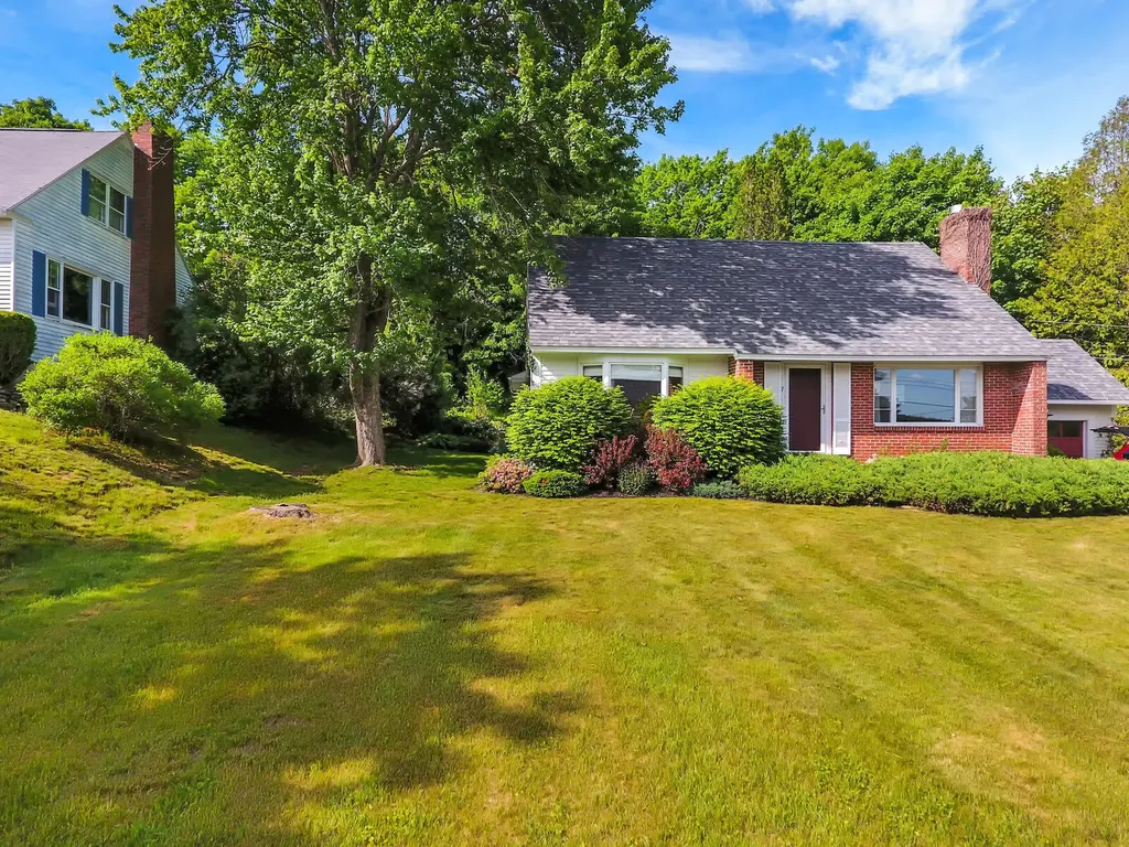 11 Mayflower Road Hallowell ME 04347