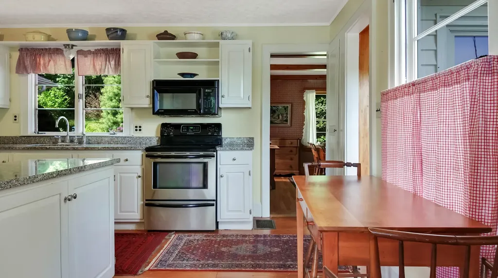 11 Mayflower Road Hallowell ME 04347