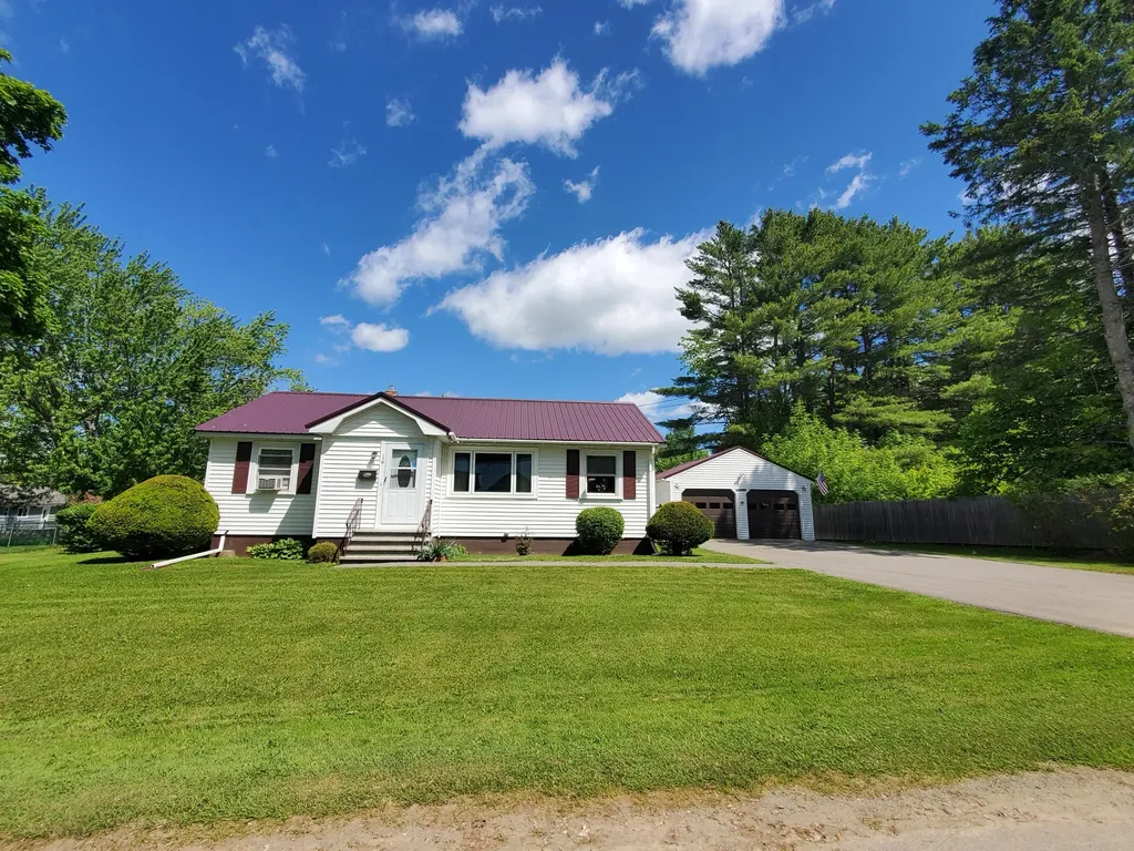 16 Goodwin Street Newport ME 04953