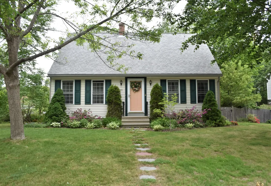 19 Ledgefield Circle South Portland ME 04106