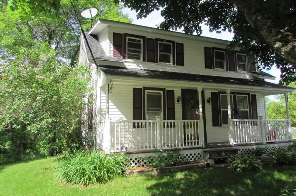 18 Clark Street Lincoln ME 04457