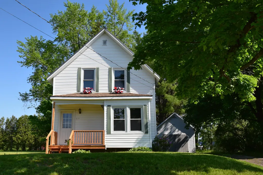 27 North Street Hartland ME 04943