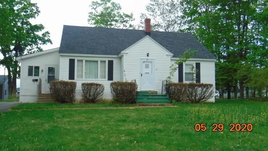 18 High Street East Millinocket ME 04430