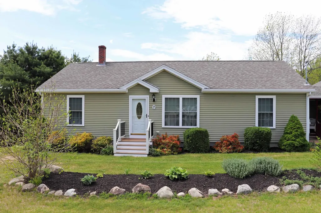 7 Trapp Road Auburn ME 04210