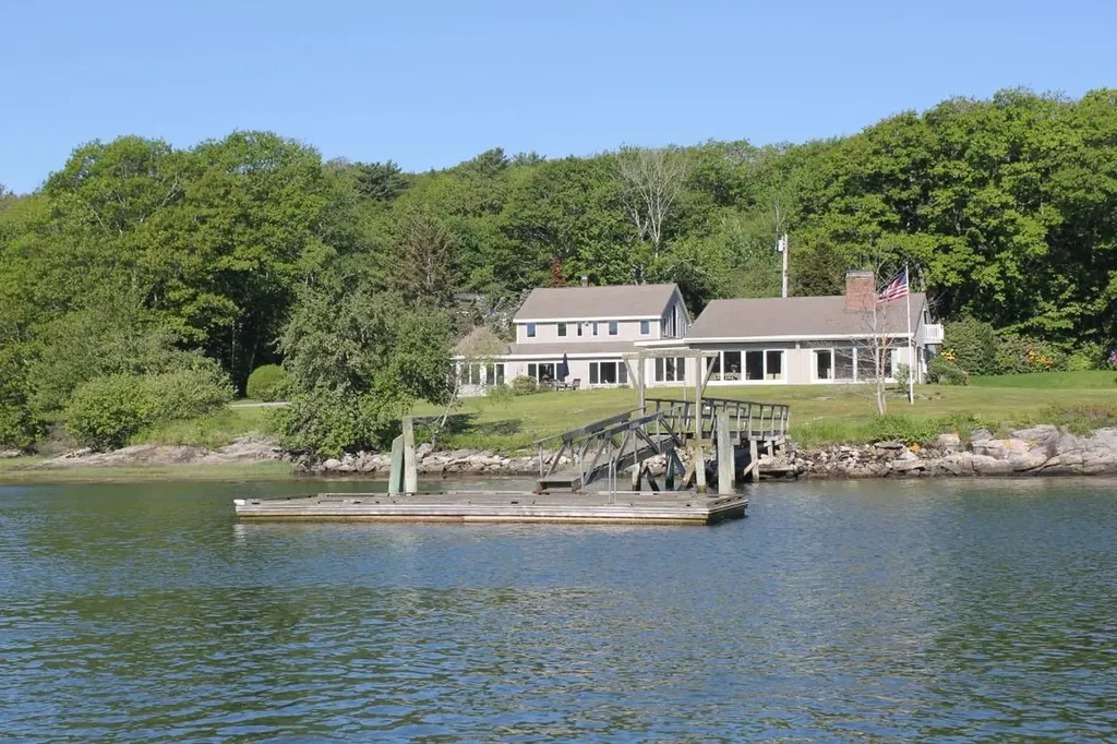 306 East Side Road Boothbay ME 04571