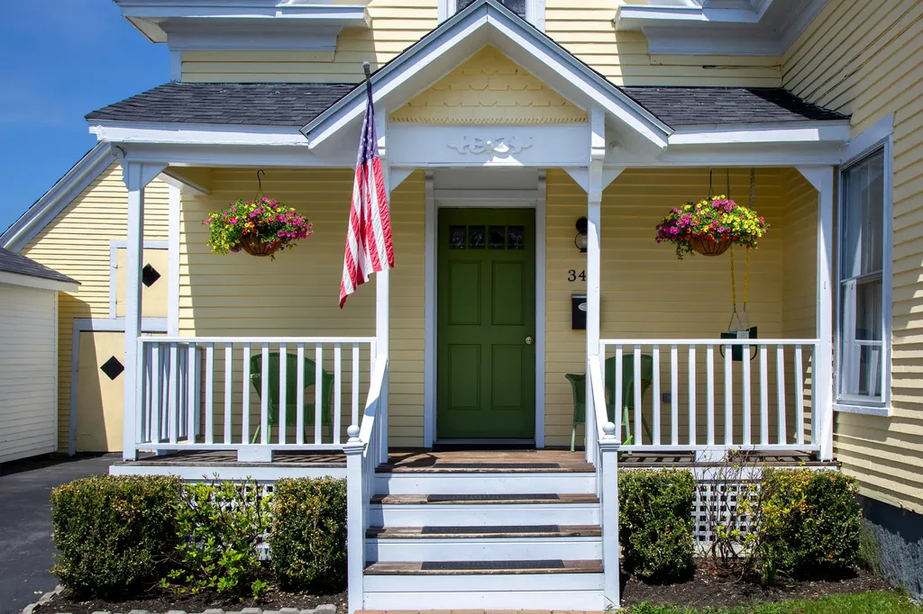348 Broadway Rockland ME 04841