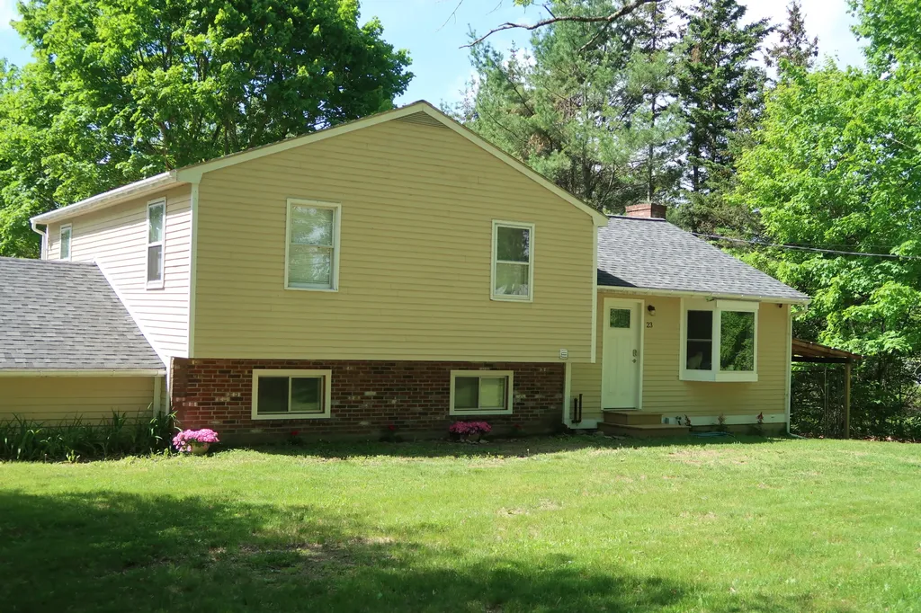 23 Morrill Road Readfield ME 04355