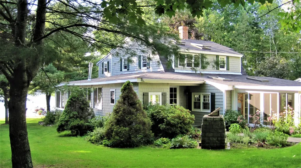 168 Grove Street Newport ME 04953