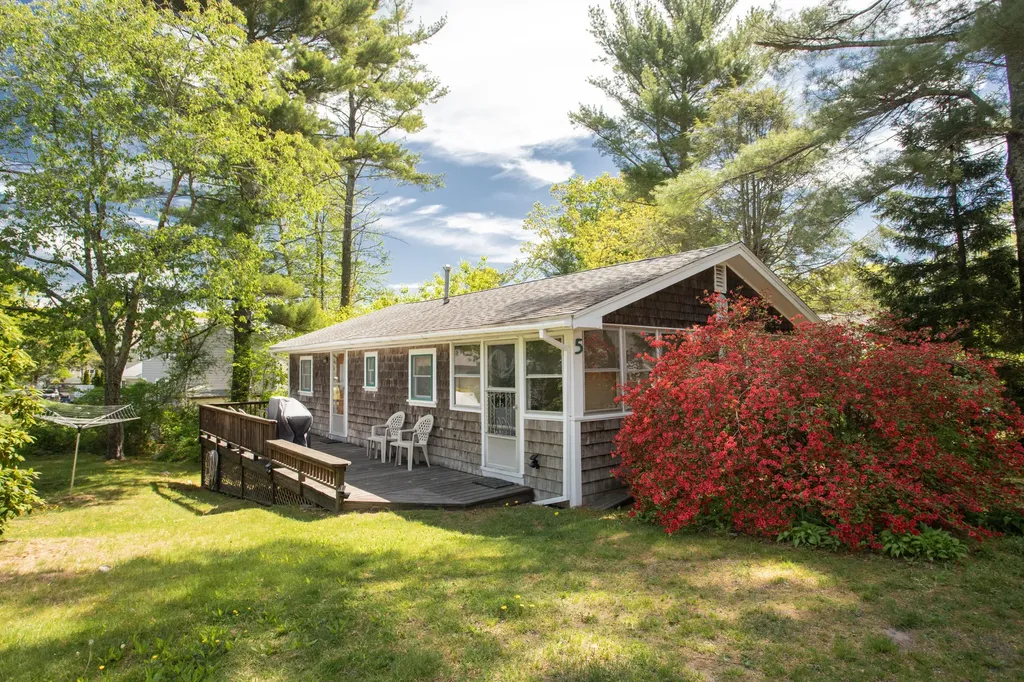 5 Oceanside Avenue W York ME 03909