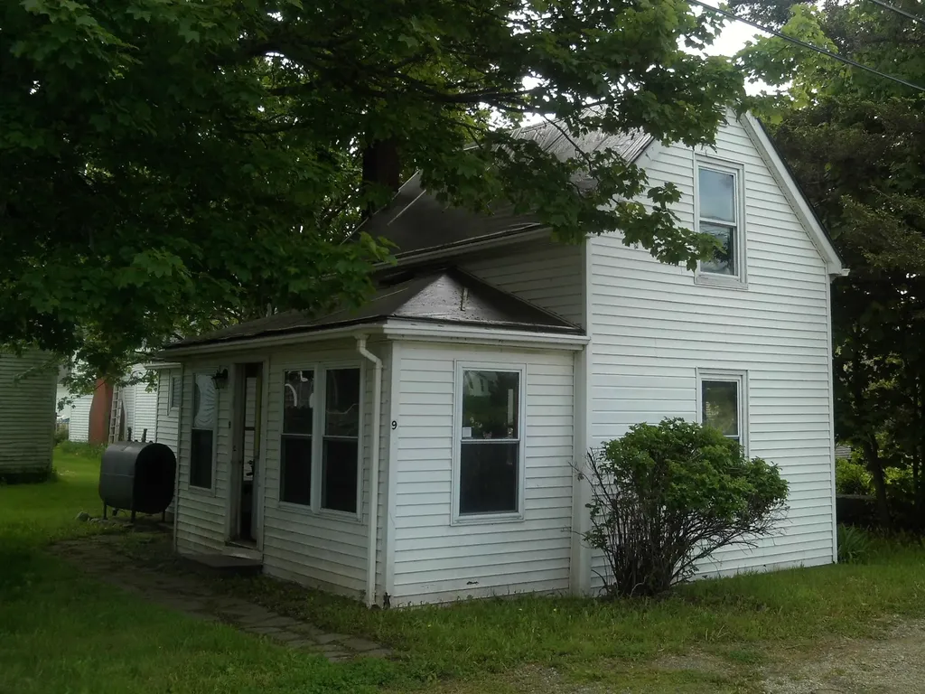 9 Brighton Avenue Vinalhaven ME 04863
