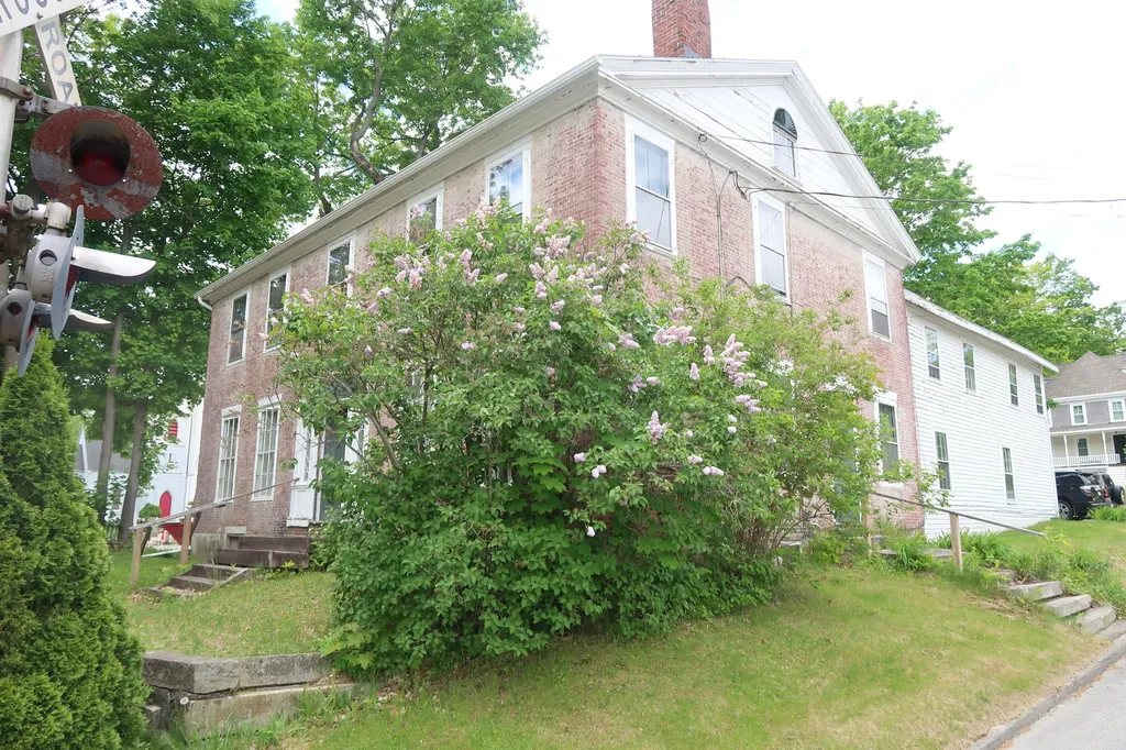 16 Central Street Hallowell ME 04347