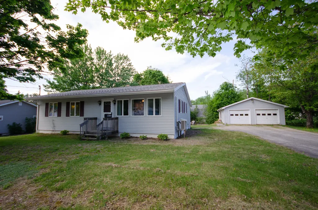 24 Hale Street Lincoln ME 04457