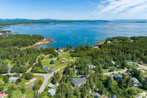 9 Rockledge Road South Thomaston ME 04858