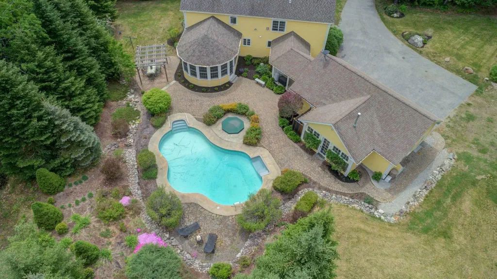 31 Mountain Road Minot ME 04258
