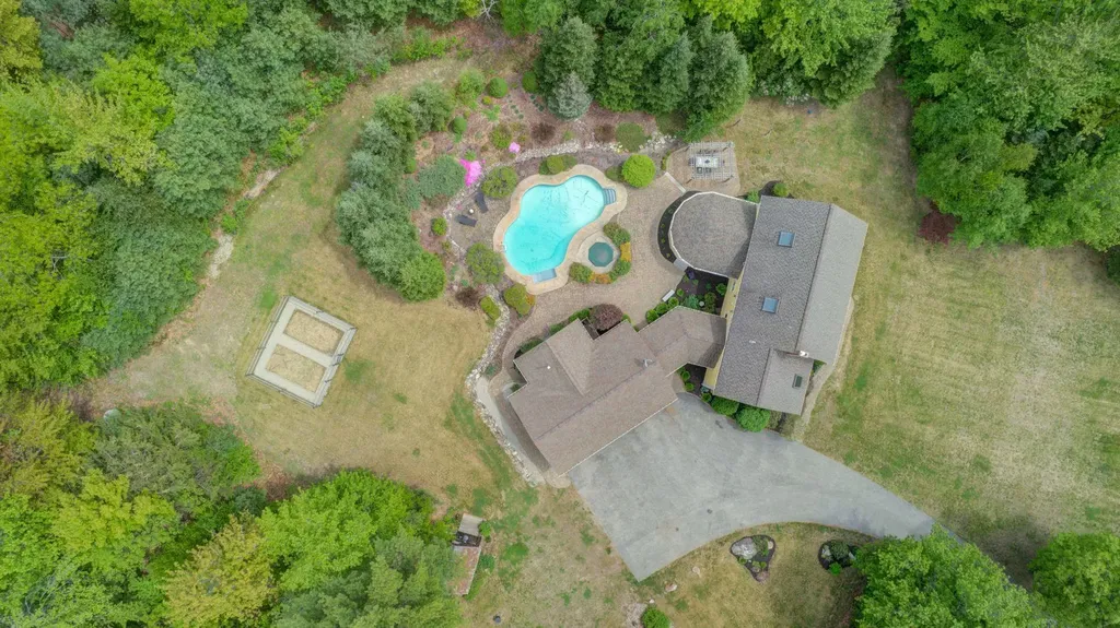 31 Mountain Road Minot ME 04258