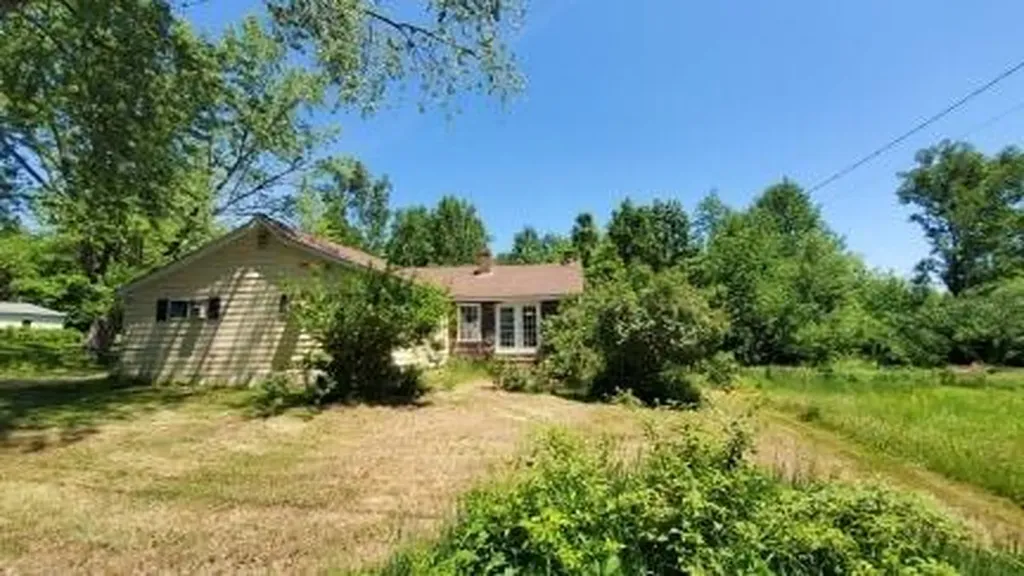 27 Pine Street Guilford ME 04443