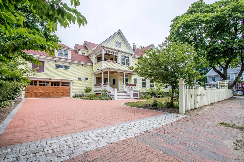 28 Lawn Avenue Portland ME 04103