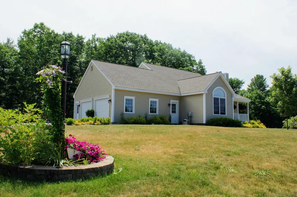 21 E Wind Drive Buxton ME 04093