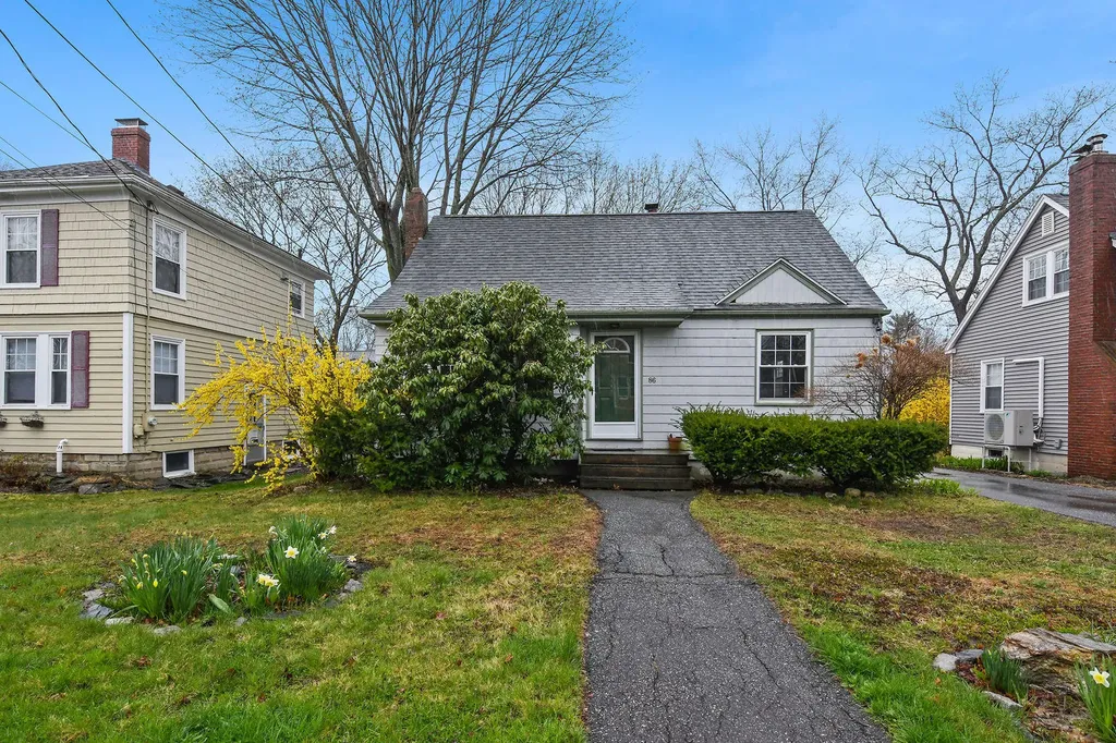 86 Rockland Avenue Portland ME 04102