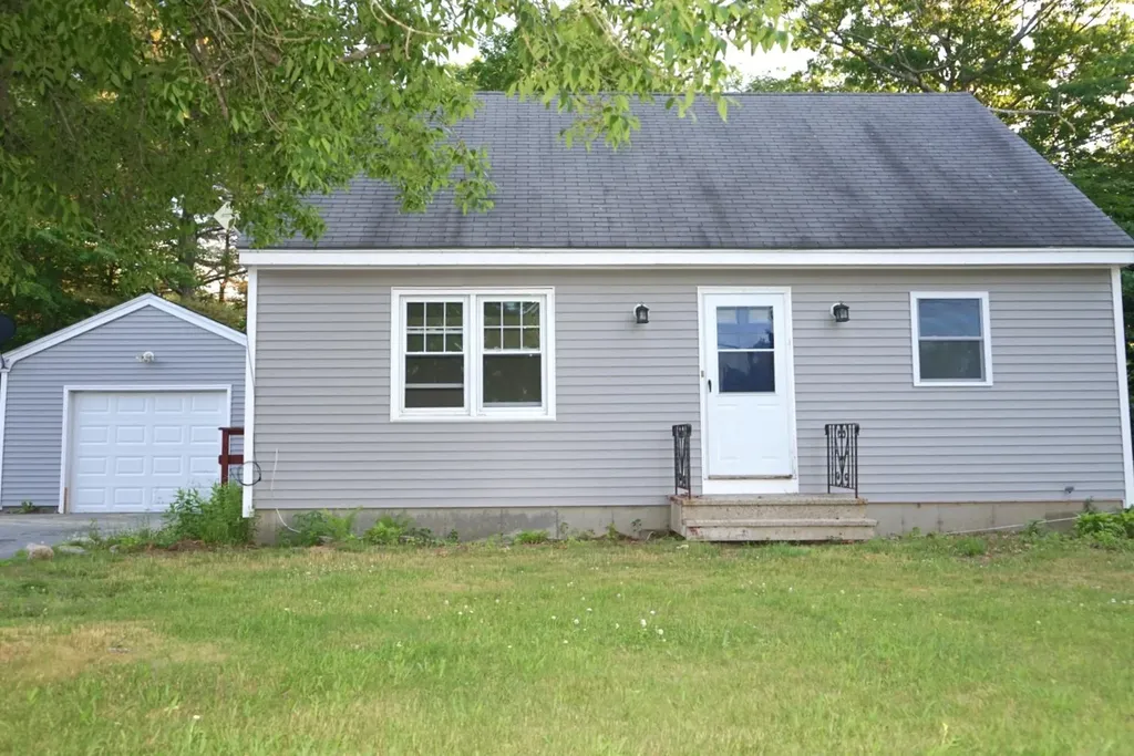 68 River Road Topsham ME 04086