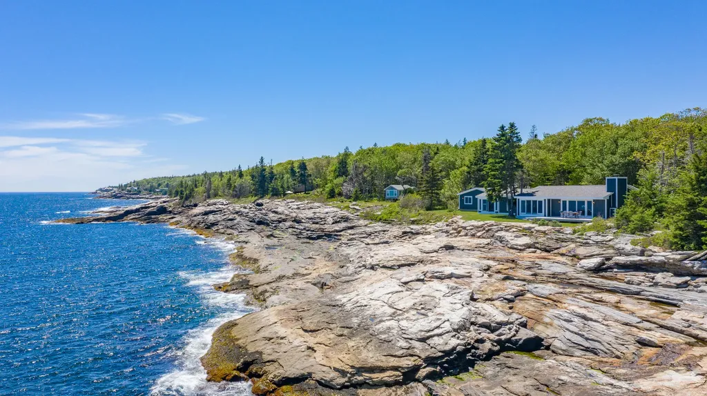 64 Mcfarland Shore Road Bristol ME 04554