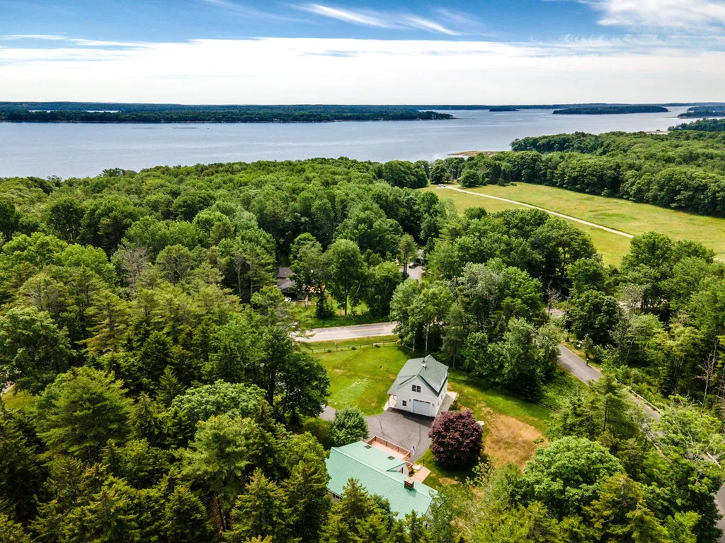 185 Flying Point Road Freeport ME 04032