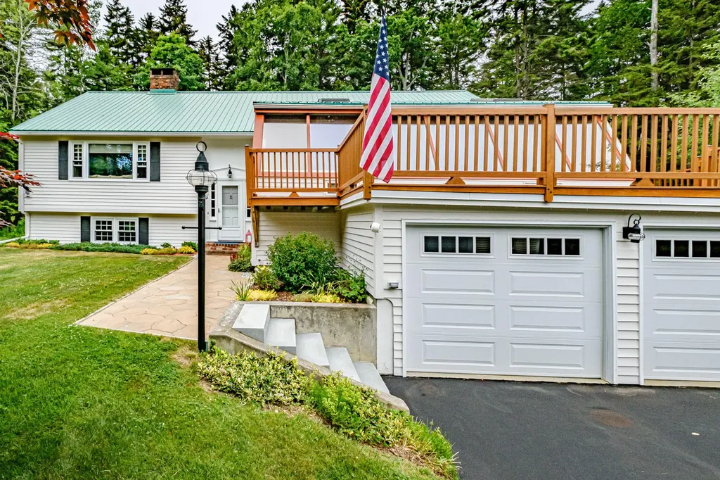 185 Flying Point Road Freeport ME 04032