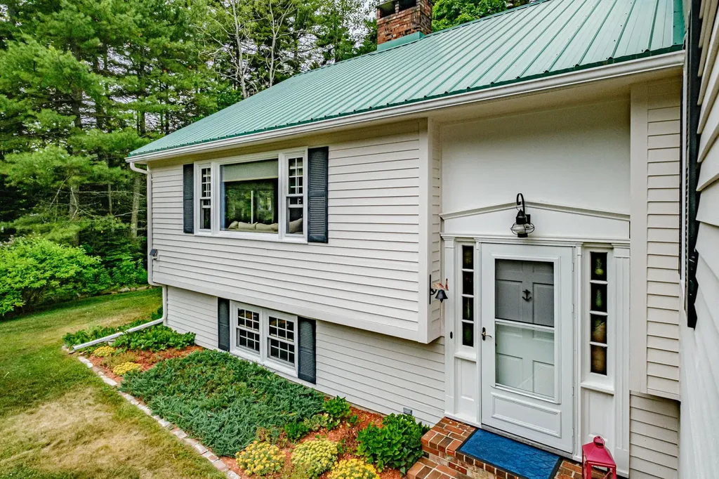 185 Flying Point Road Freeport ME 04032
