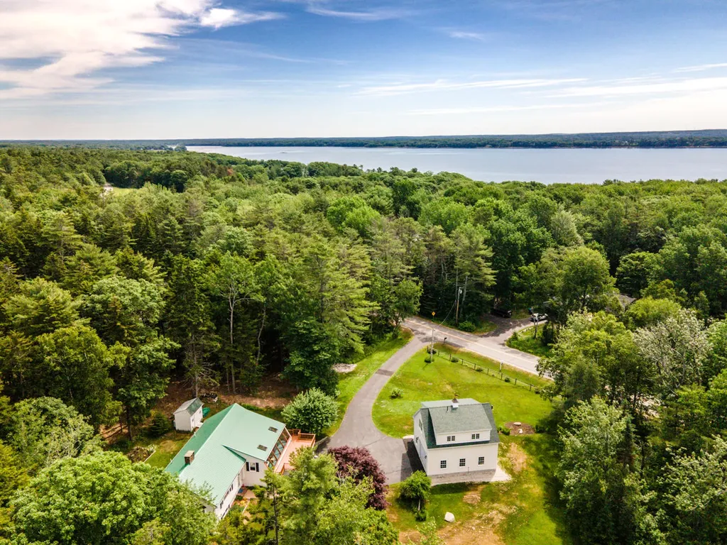 185 Flying Point Road Freeport ME 04032
