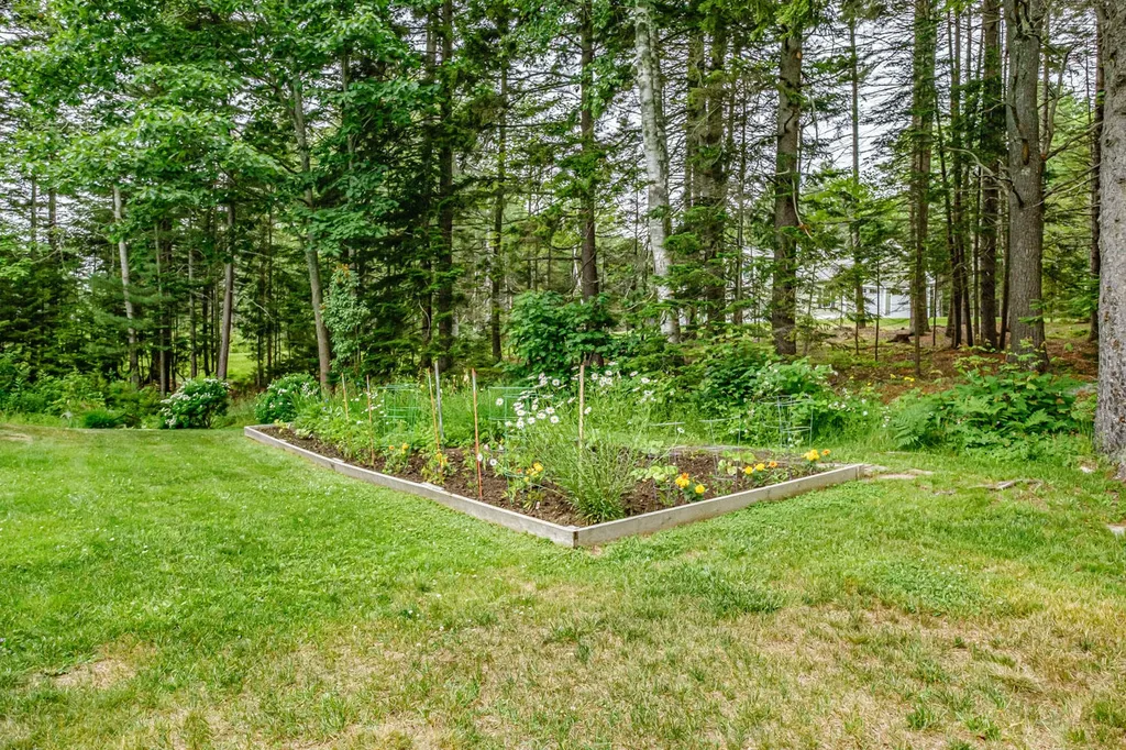 185 Flying Point Road Freeport ME 04032