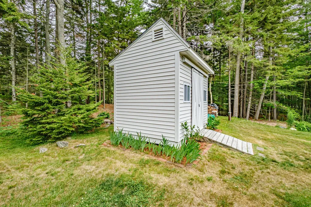 185 Flying Point Road Freeport ME 04032