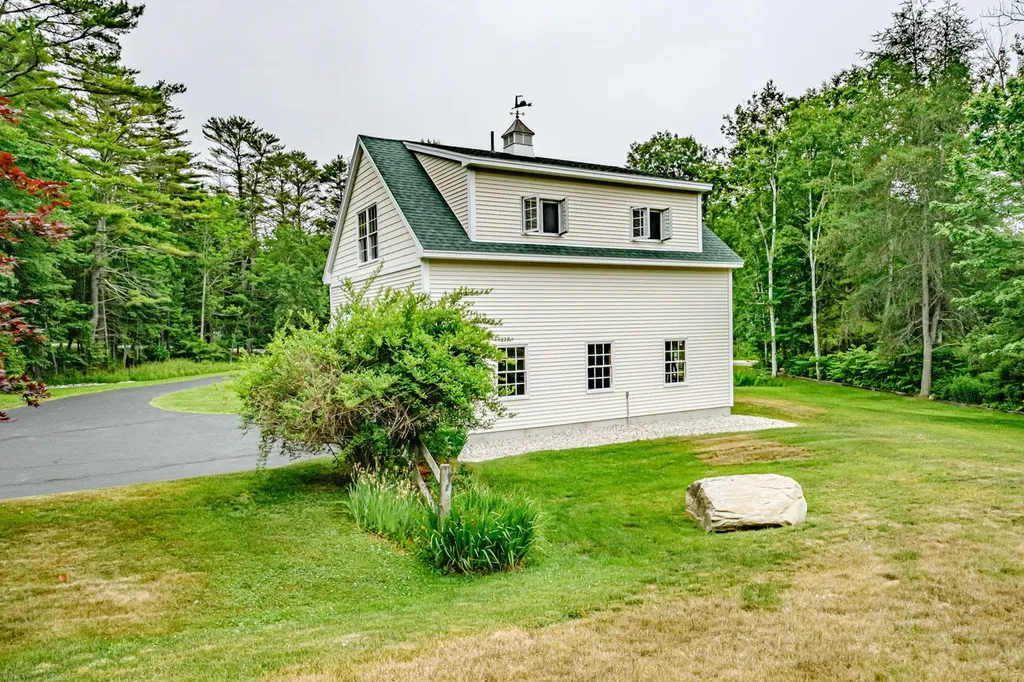 185 Flying Point Road Freeport ME 04032